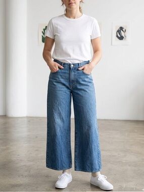 Levi’s SZ 32 The XL Straight Medium Wash Wide Leg Cropped Relaxed Jeans